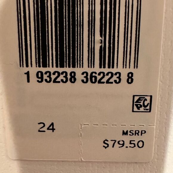 LEVIS PREMIUM SHORTS FOR WOMEN RIBCAGE FIVE POCKET BUTTON FLY NWT - Picture 8 of 8